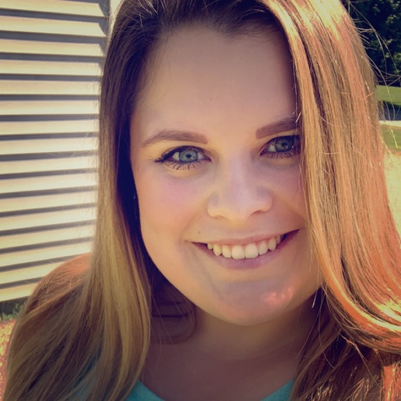 Meet your Posher, Kayla - Picture 1 of 1